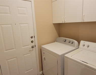 2100 Pipers Field Dr - Photo Thumbnail 17
