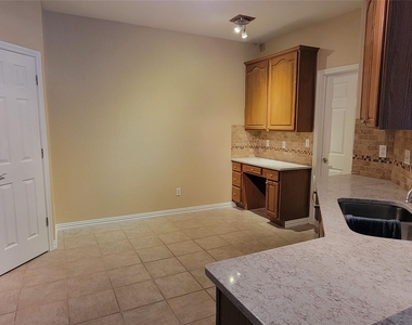 2100 Pipers Field Dr - Photo Thumbnail 5