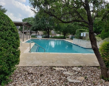 2100 Pipers Field Dr - Photo Thumbnail 22