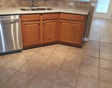2100 Pipers Field Dr - Photo Thumbnail 6