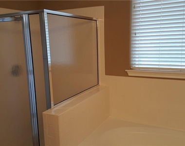 2100 Pipers Field Dr - Photo Thumbnail 12