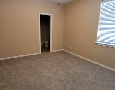 2100 Pipers Field Dr - Photo Thumbnail 15
