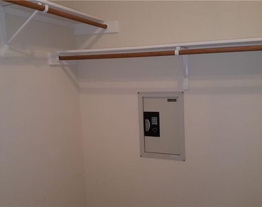 2100 Pipers Field Dr - Photo Thumbnail 14
