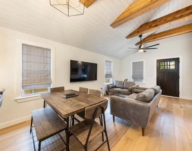 2319 Santa Rita St - Photo Thumbnail 3
