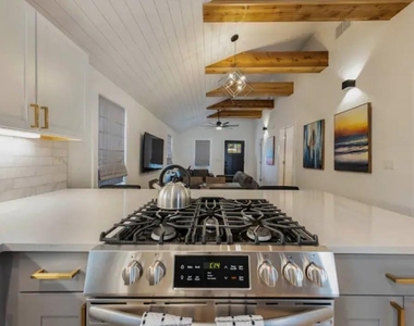 2319 Santa Rita St - Photo Thumbnail 6