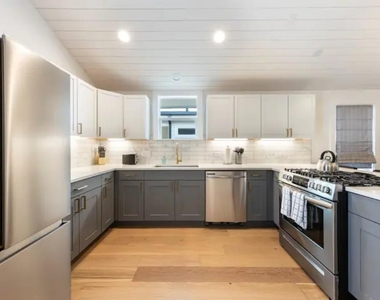 2319 Santa Rita St - Photo Thumbnail 7