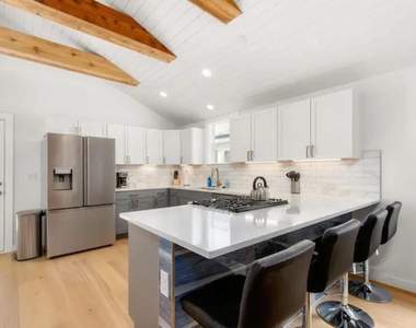 2319 Santa Rita St - Photo Thumbnail 4