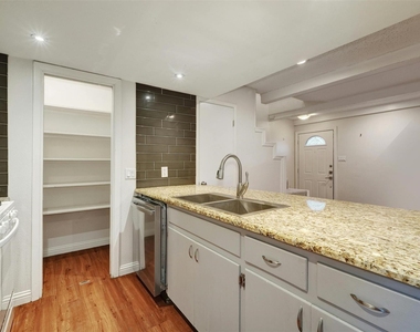 1302 E Saint Johns Ave - Photo Thumbnail 7