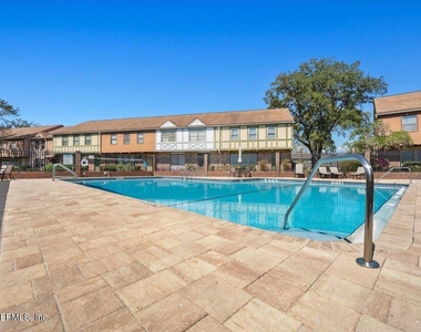 8140 Sutton Place - Photo Thumbnail 38