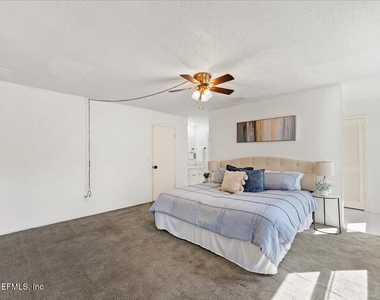 8140 Sutton Place - Photo Thumbnail 14