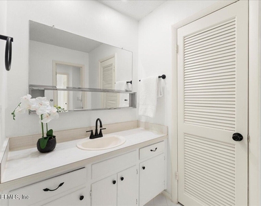 8140 Sutton Place - Photo Thumbnail 8