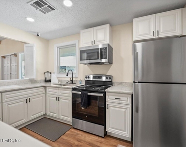8140 Sutton Place - Photo Thumbnail 30