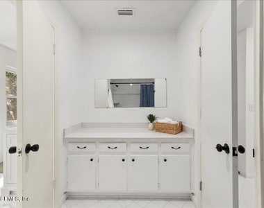 8140 Sutton Place - Photo Thumbnail 11