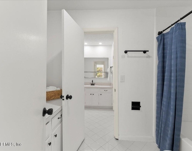 8140 Sutton Place - Photo Thumbnail 12
