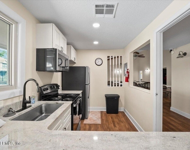 8140 Sutton Place - Photo Thumbnail 31