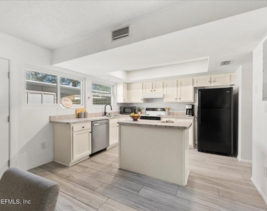 8140 Sutton Place - Photo Thumbnail 1