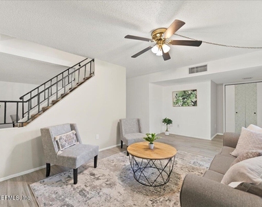8140 Sutton Place - Photo Thumbnail 5
