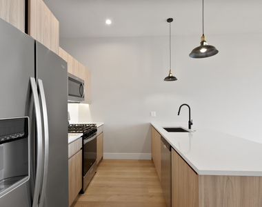 2505 W Farragut Avenue - Photo Thumbnail 16