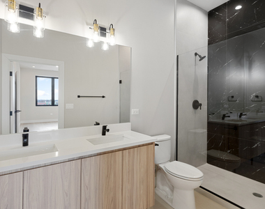 2505 W Farragut Avenue - Photo Thumbnail 8