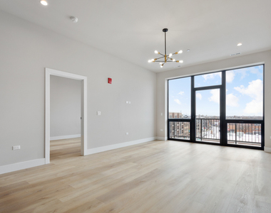 2505 W Farragut Avenue - Photo Thumbnail 18