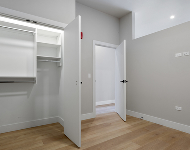 2505 W Farragut Avenue - Photo Thumbnail 17