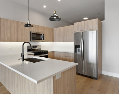 2505 W Farragut Avenue - Photo Thumbnail 19