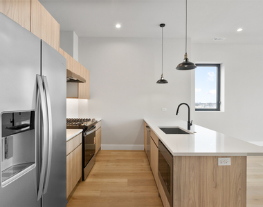 2505 W Farragut Avenue - Photo Thumbnail 5