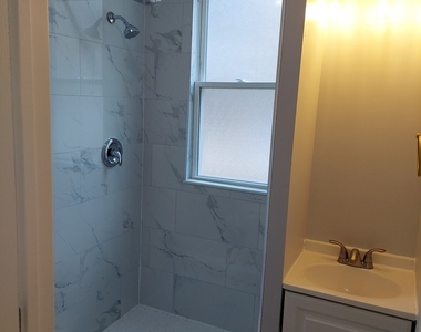 1009 Garnett Place - Photo Thumbnail 2