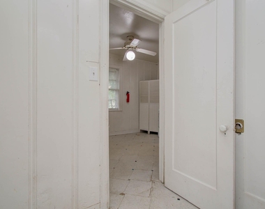 1428 Wentworth Street - Photo Thumbnail 9