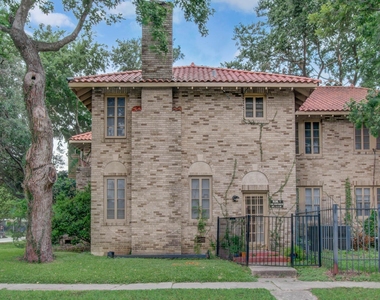 1428 Wentworth Street - Photo Thumbnail 1