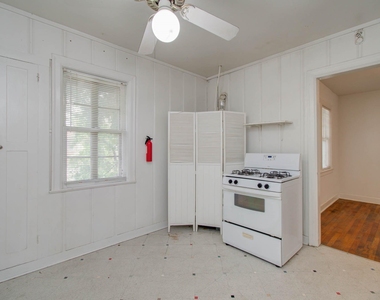 1428 Wentworth Street - Photo Thumbnail 6