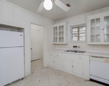 1428 Wentworth Street - Photo Thumbnail 7