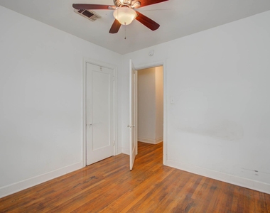 1428 Wentworth Street - Photo Thumbnail 18