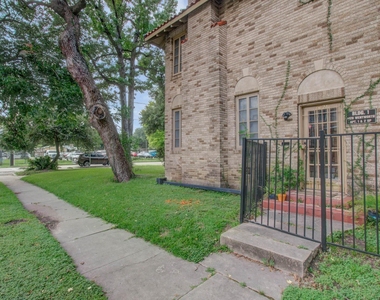 1428 Wentworth Street - Photo Thumbnail 3