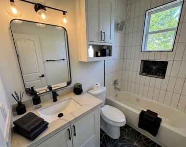 505 E 40th Street - Photo Thumbnail 13