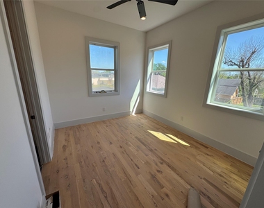 505 E 40th Street - Photo Thumbnail 12