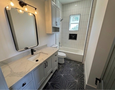 505 E 40th Street - Photo Thumbnail 15
