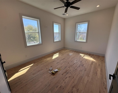 505 E 40th Street - Photo Thumbnail 8