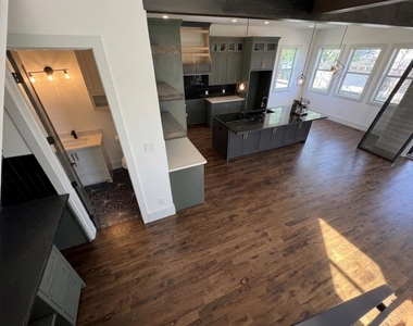505 E 40th Street - Photo Thumbnail 7