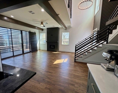 505 E 40th Street - Photo Thumbnail 17