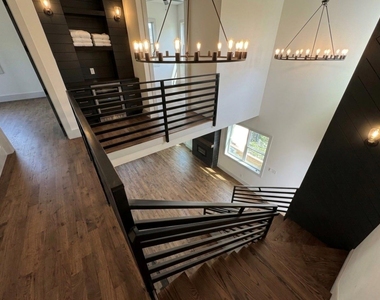 505 E 40th Street - Photo Thumbnail 5
