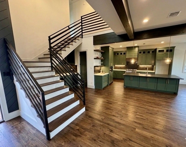 505 E 40th Street - Photo Thumbnail 1