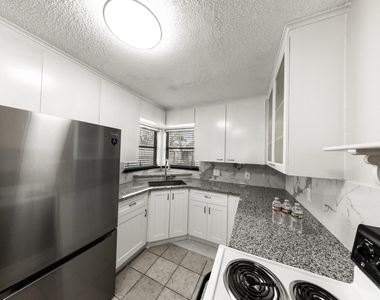 4710 Glenmont Street - Photo Thumbnail 10