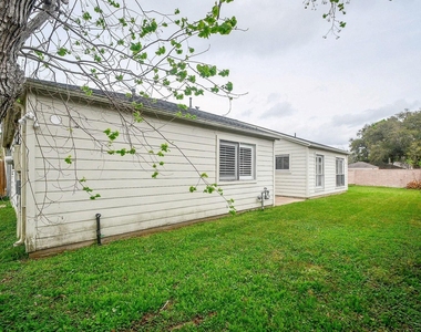 15807 Los Altos Drive - Photo Thumbnail 17