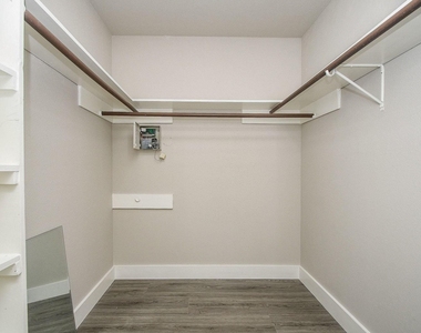 15807 Los Altos Drive - Photo Thumbnail 15