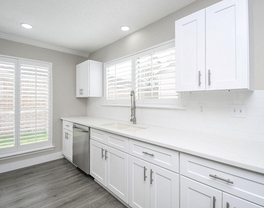 15807 Los Altos Drive - Photo Thumbnail 4