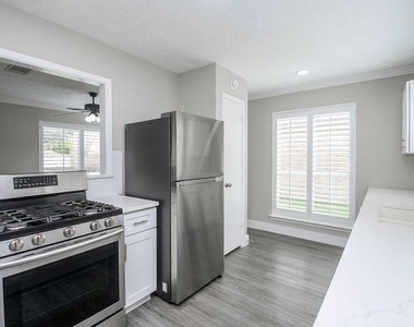 15807 Los Altos Drive - Photo Thumbnail 5
