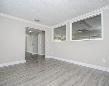 15807 Los Altos Drive - Photo Thumbnail 2