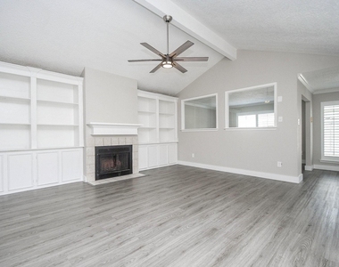 15807 Los Altos Drive - Photo Thumbnail 6