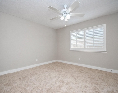 15807 Los Altos Drive - Photo Thumbnail 9